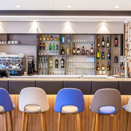 Western Le Beffroi 3* Loos