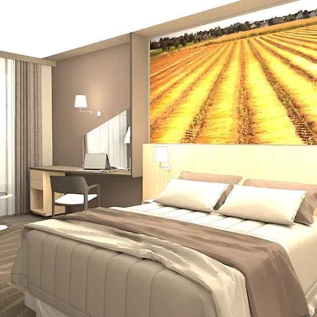 Western Le Beffroi 3* Loos